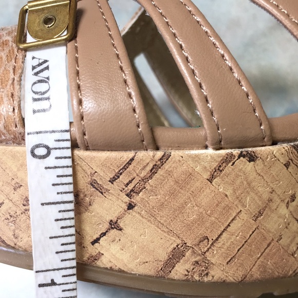 Charles David beige sandals (sz 7 1/2) - Picture 9 of 12